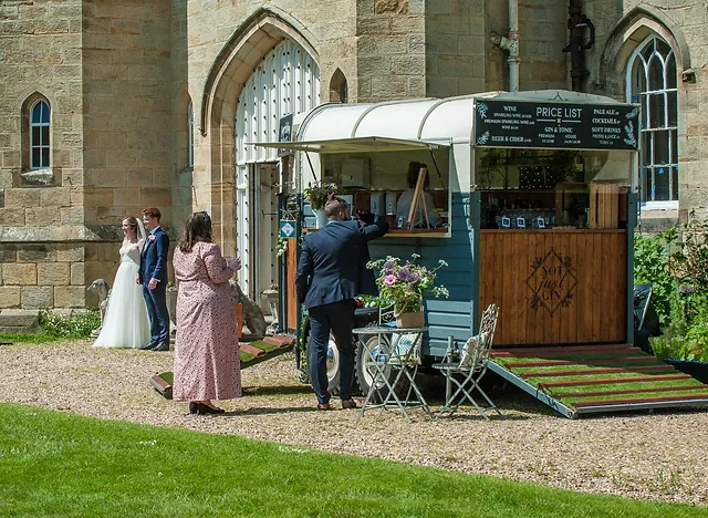Wedding horsebox bar hire